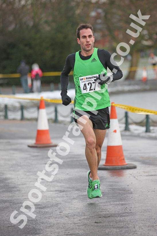 427 Ryan McLeod on his way to winning the Saltwell 10k Road Race.